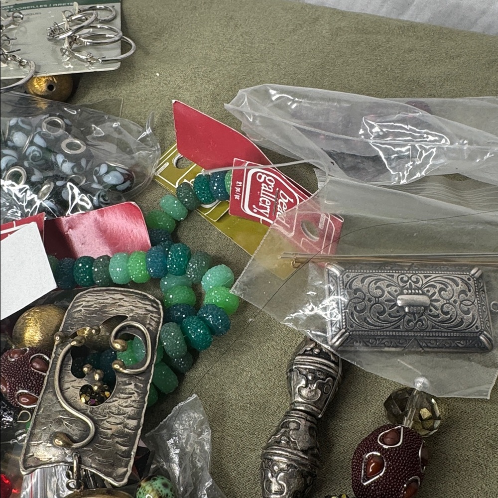 Craft Scrap Junk Jewelry Lot DIY Over 4 pounds - Picture 5 of 9
